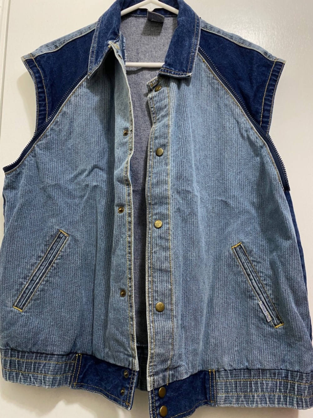 Jordache Size M Women’s Denim Buttoned Up Vest Jacket - Picture 4 of 10